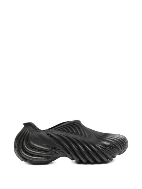 Armis Low sneakers by ALIVEFORM