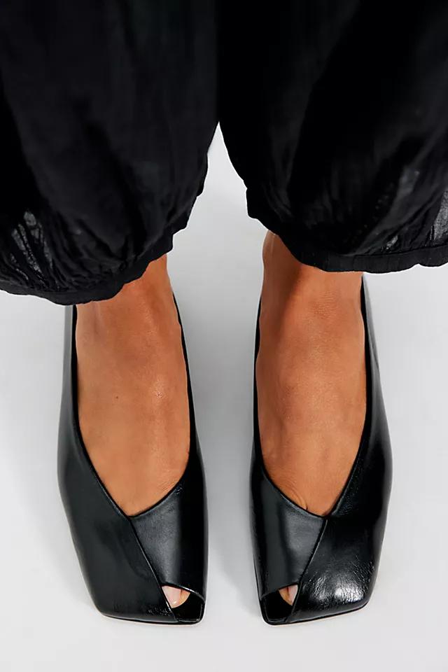 ALOHAS Katia Split Toe Flats by ALOHAS