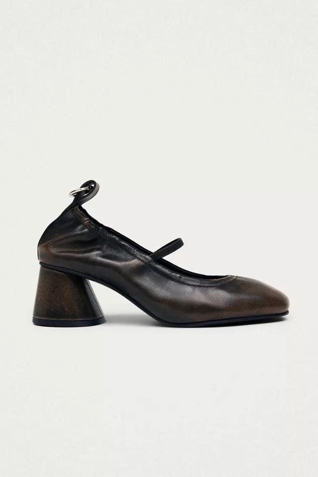 ALOHAS Rhiane Leather Pumps by ALOHAS