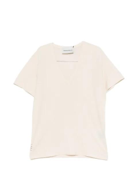 V-neck short-sleeve T-shirt by AMARANTO