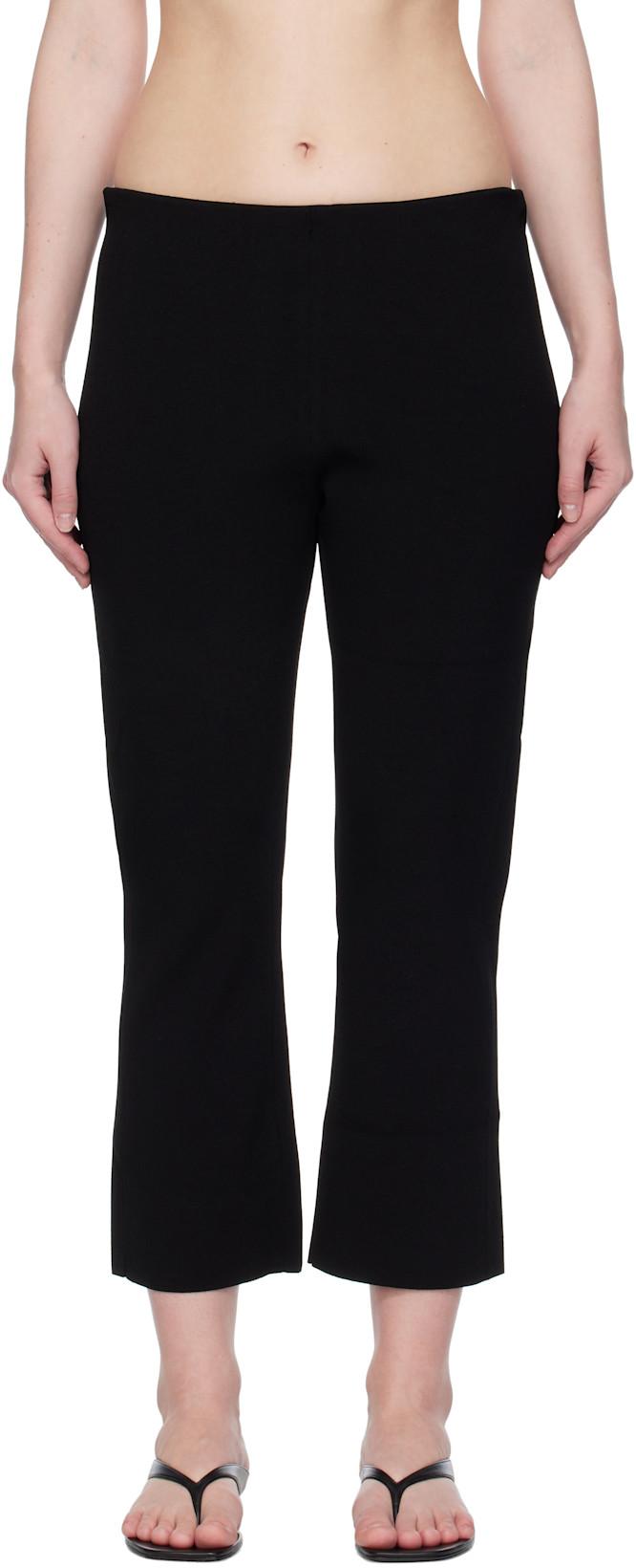 Black Knit Capri Leggings by AMOMENTO