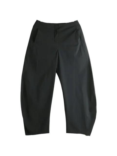 curved-leg trousers by AMOMENTO