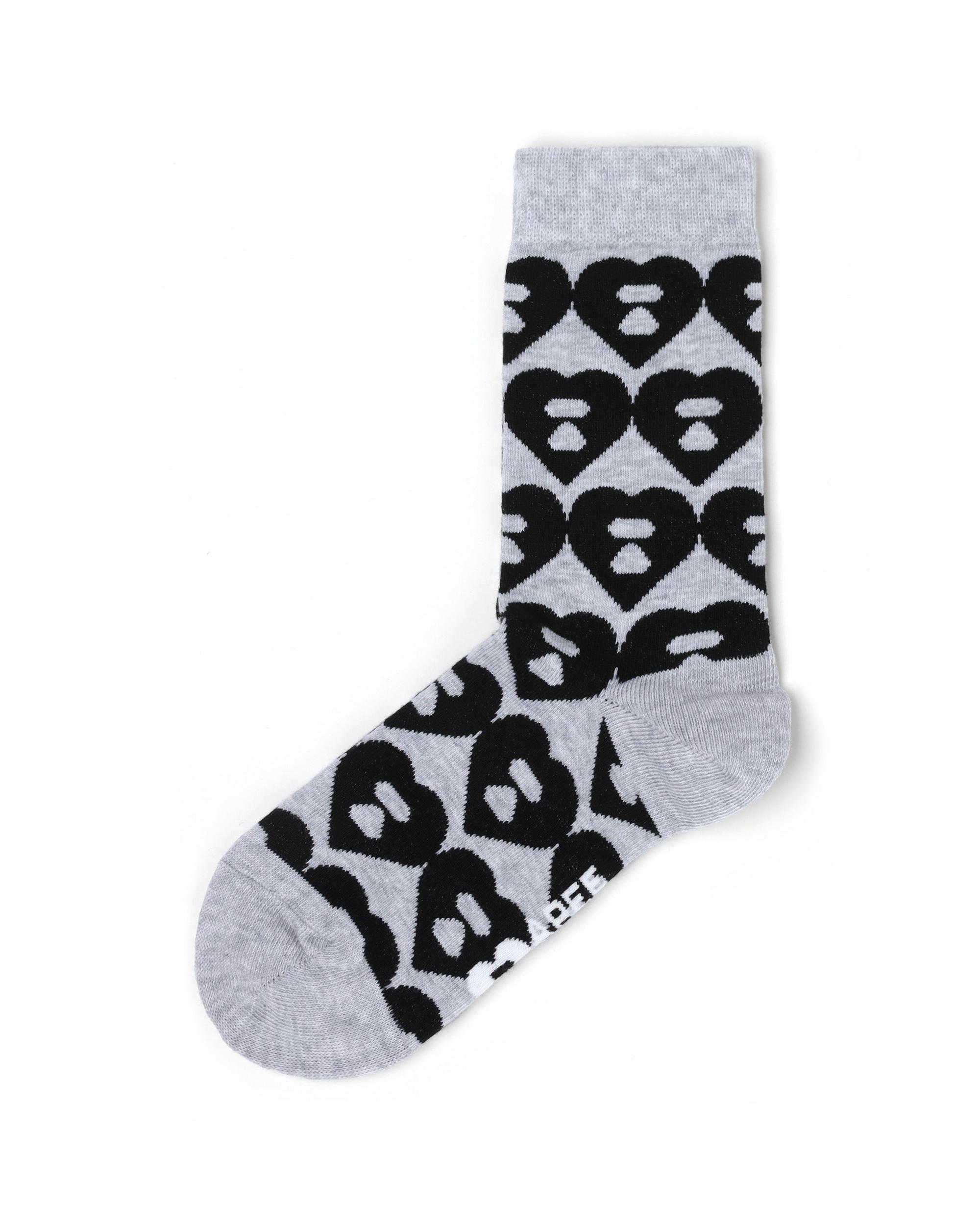 Big heart monogram intarsia socks by APEE