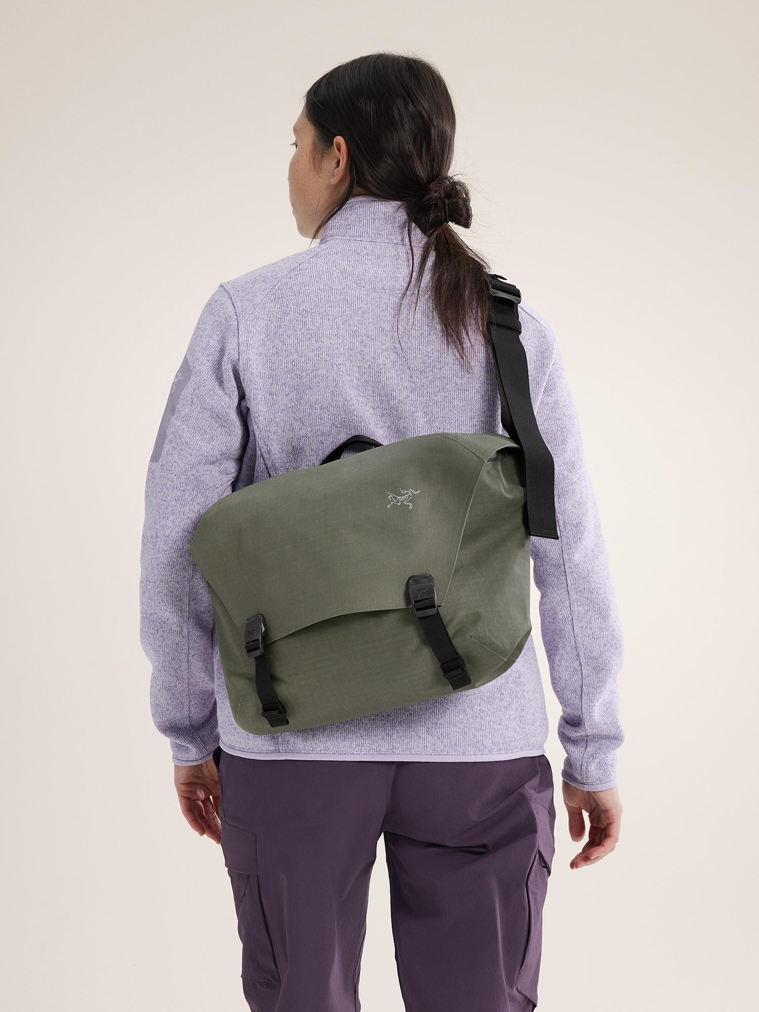 Granville 10 Courier Bag by ARC'TERYX | jellibeans