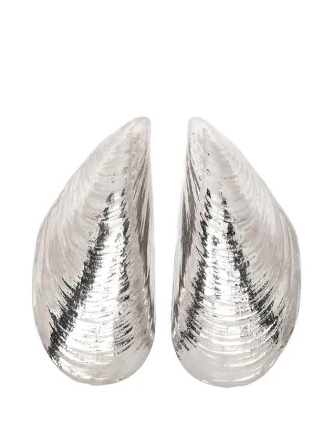 mussel-shell-shaped earrings by ARMARIUM