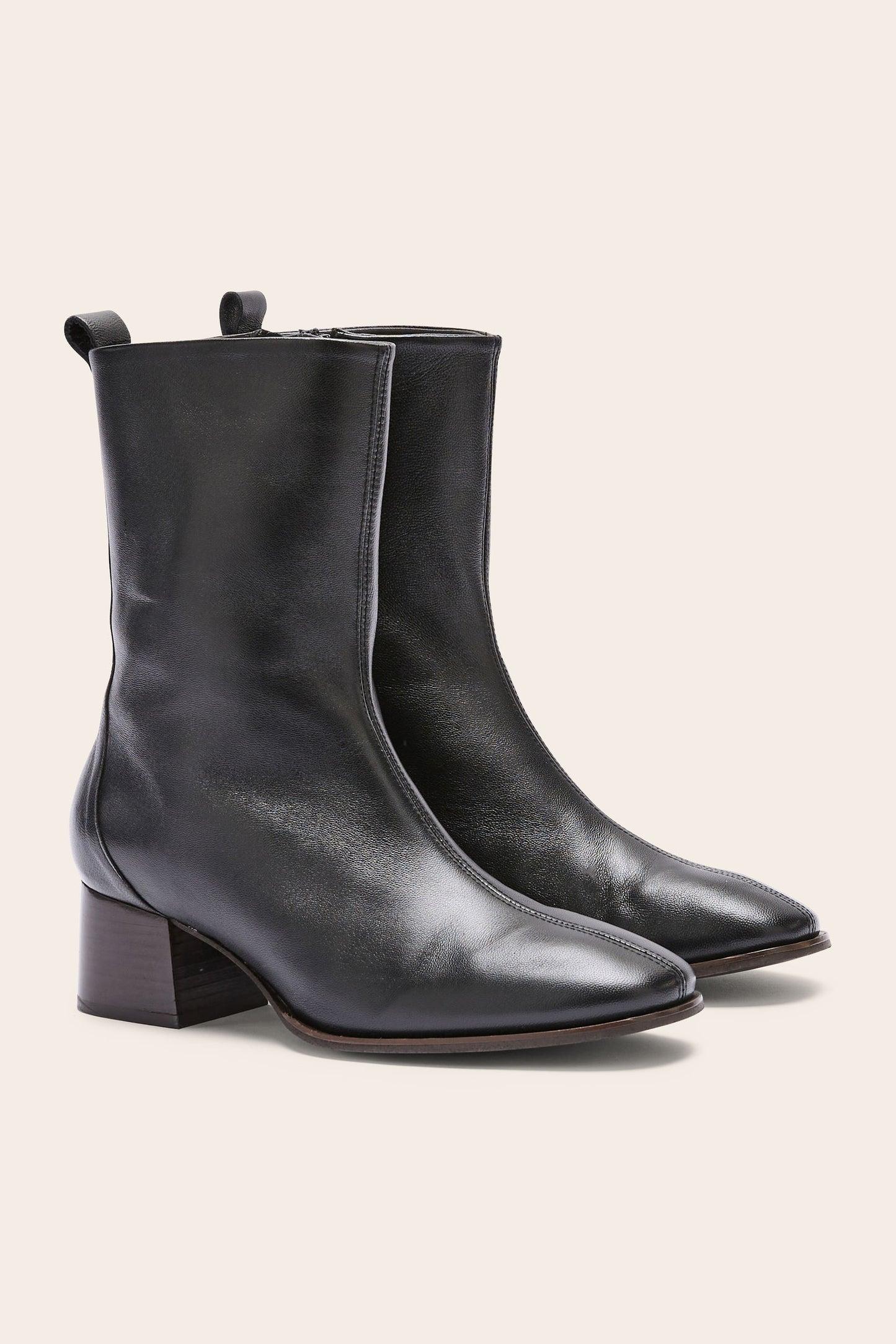 Léa black ankle boots by BALZAC PARIS