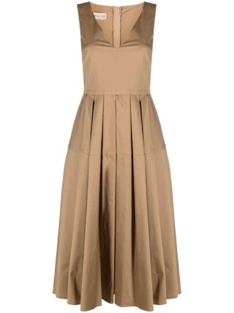 V-neck sleeveless dress by BLANCA VITA