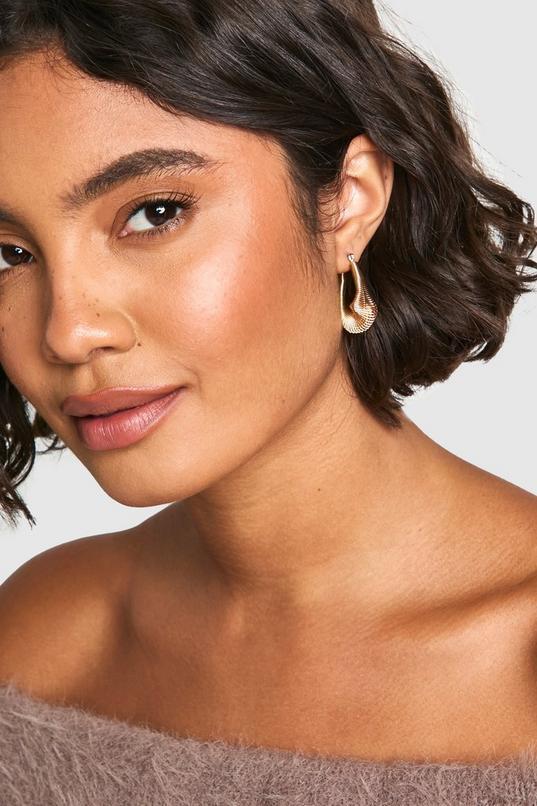 Abstract Wavy Hoop Earrings by BOOHOO