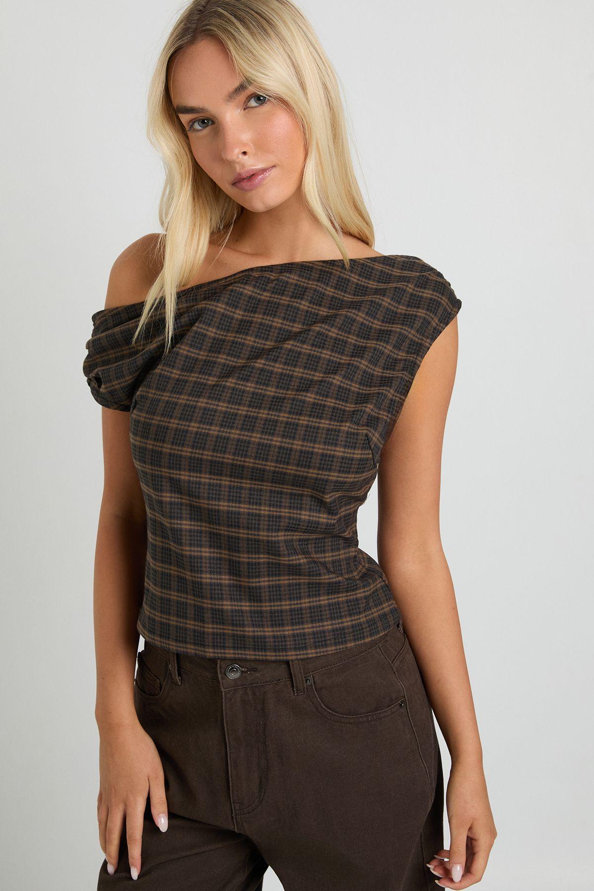 Asymmetric Check Top by BOOHOO