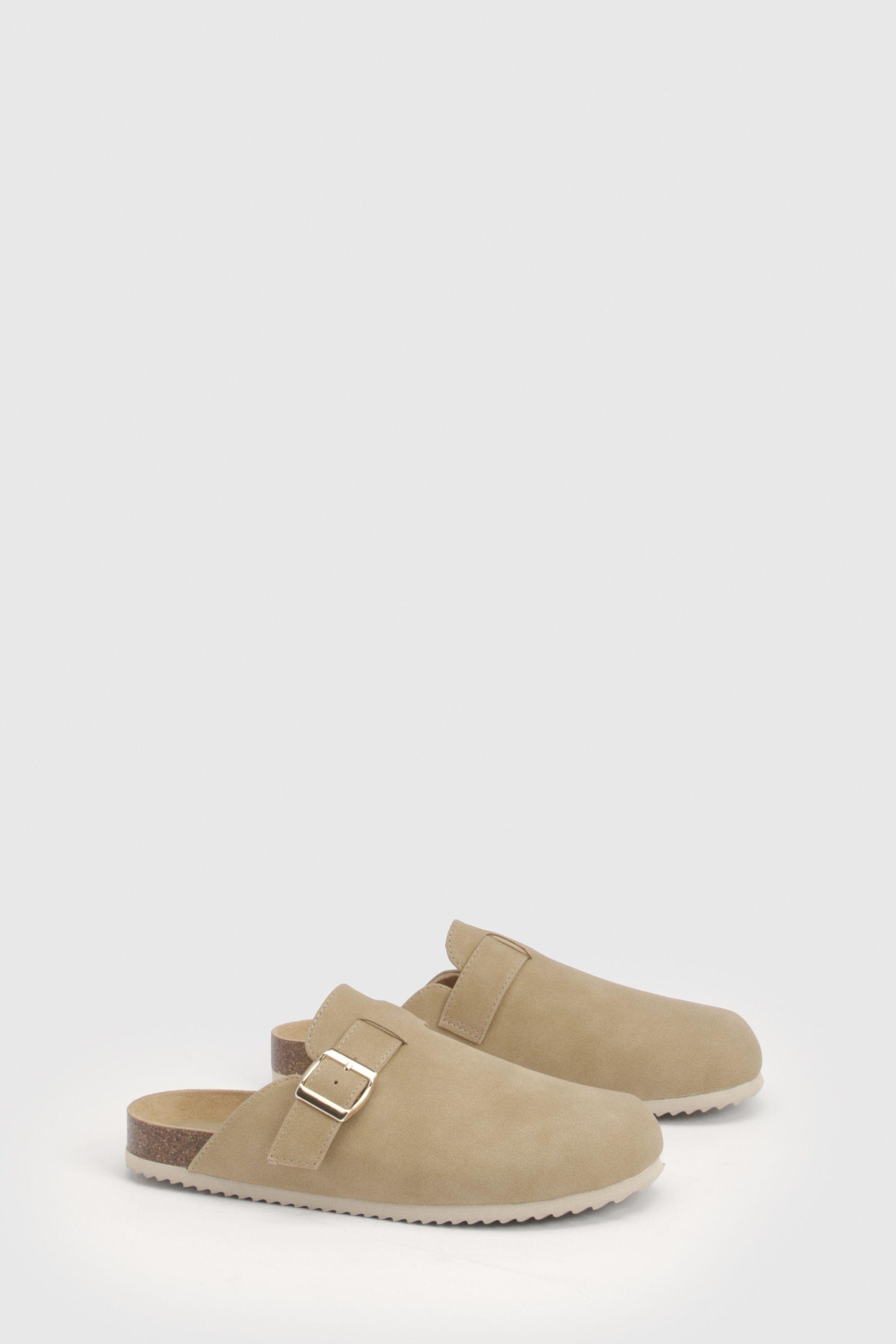Basic Closed Toe Clogs by BOOHOO