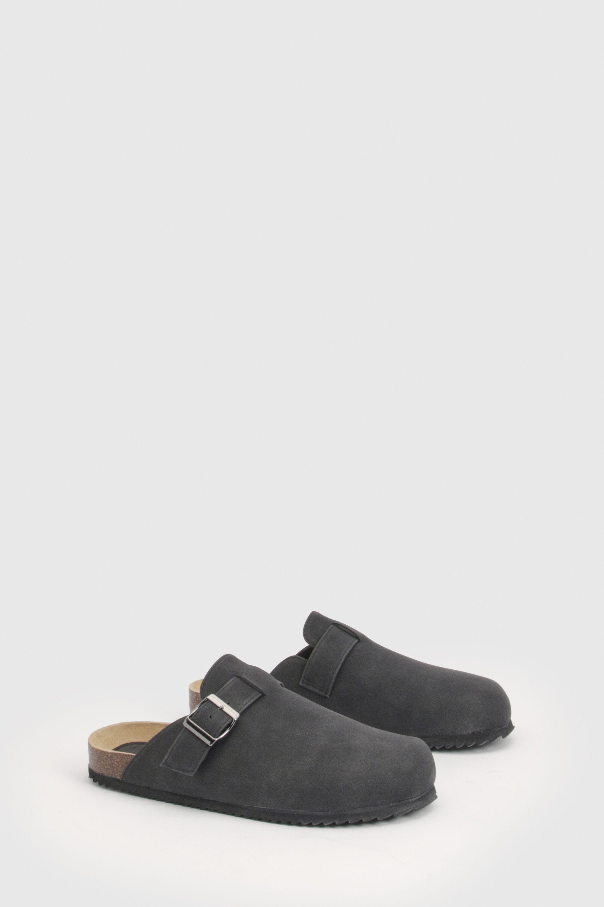 Basic Closed Toe Clogs by BOOHOO
