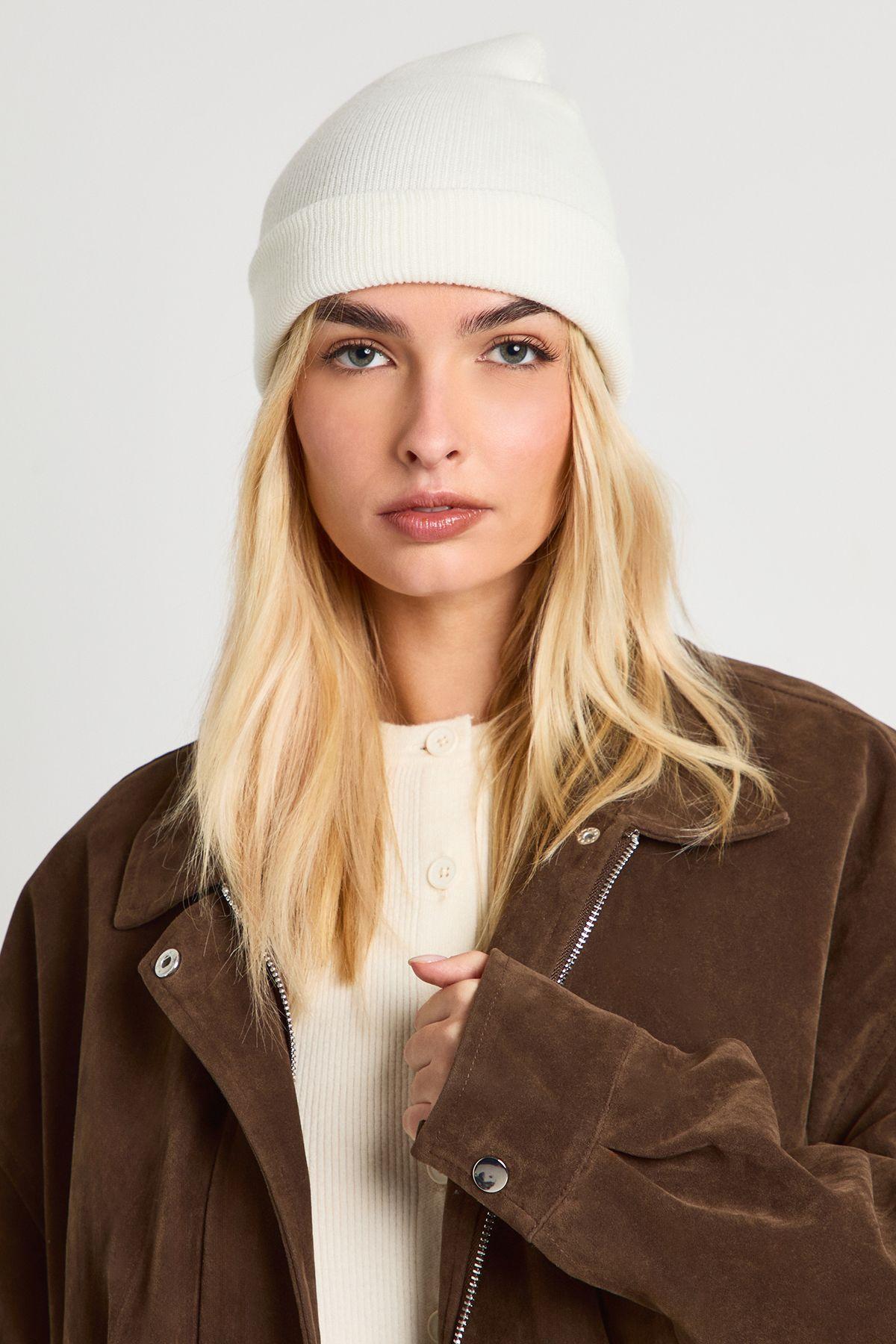 Basic Knitted Beanie by BOOHOO