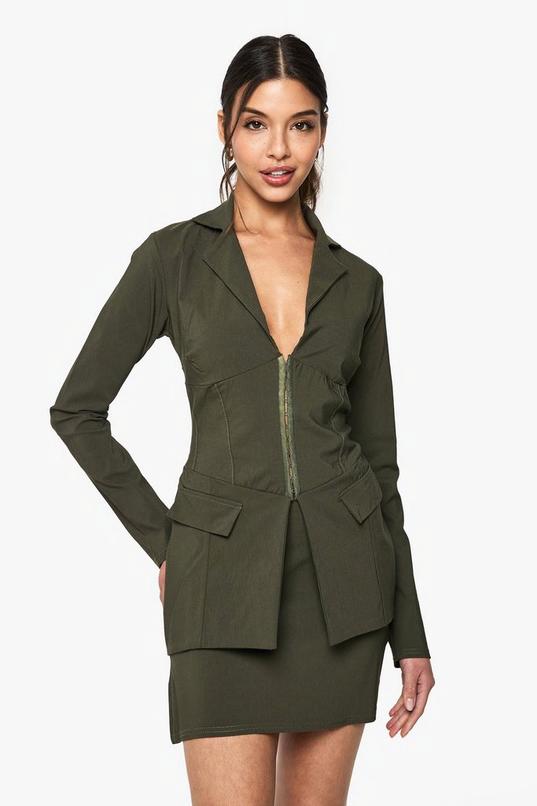 Bengaline Fitted Hook And Eye Blazer by BOOHOO