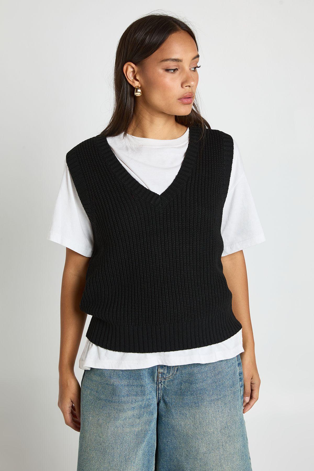 Boxy Fitted Knitted Vest by BOOHOO