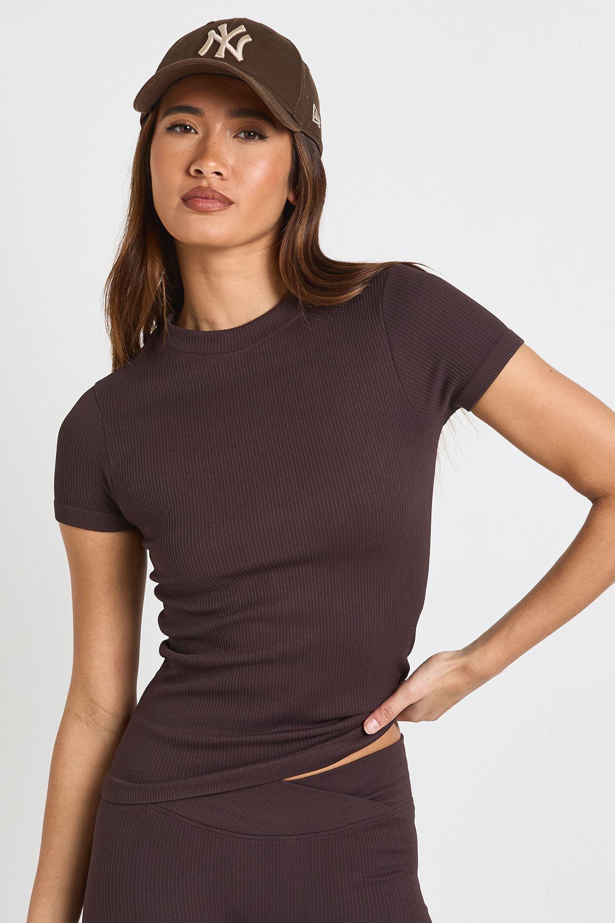 Contour Ribbed Seamless Short Sleeve Active Top by BOOHOO