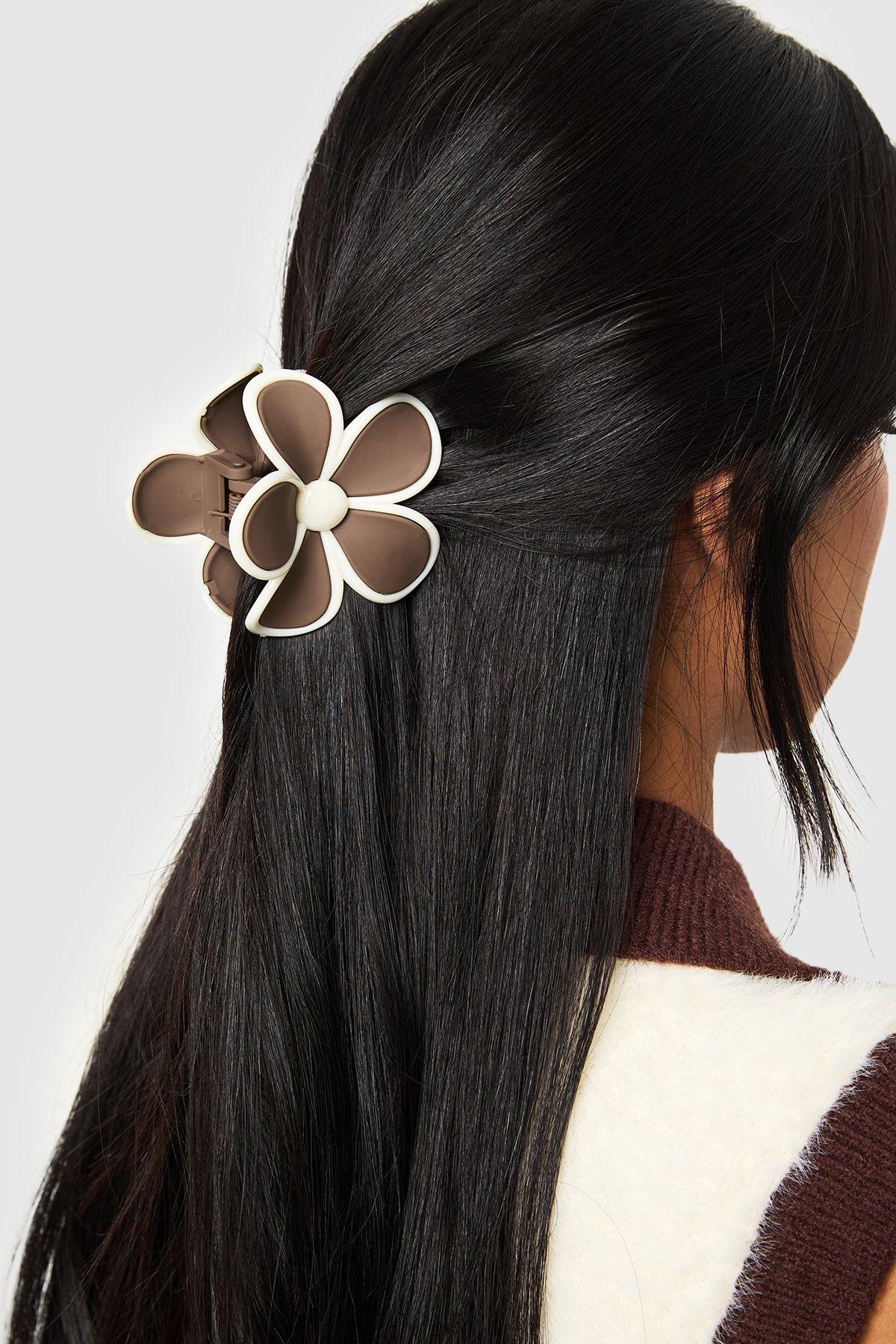 Contrast Flower Claw Clip by BOOHOO