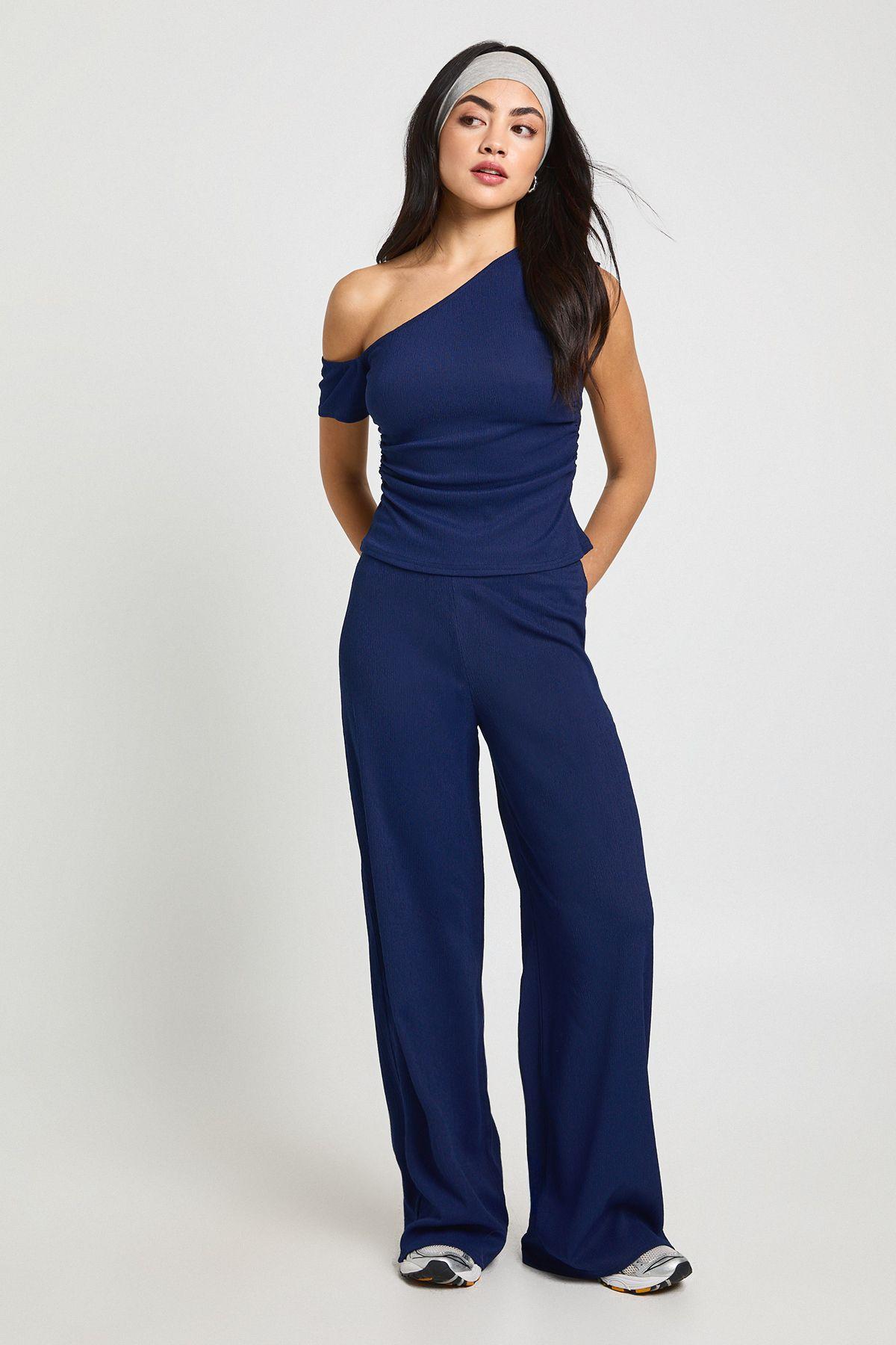 Crinkle Textured Ruched Twist Sleeve Trouser Co - Ord by BOOHOO