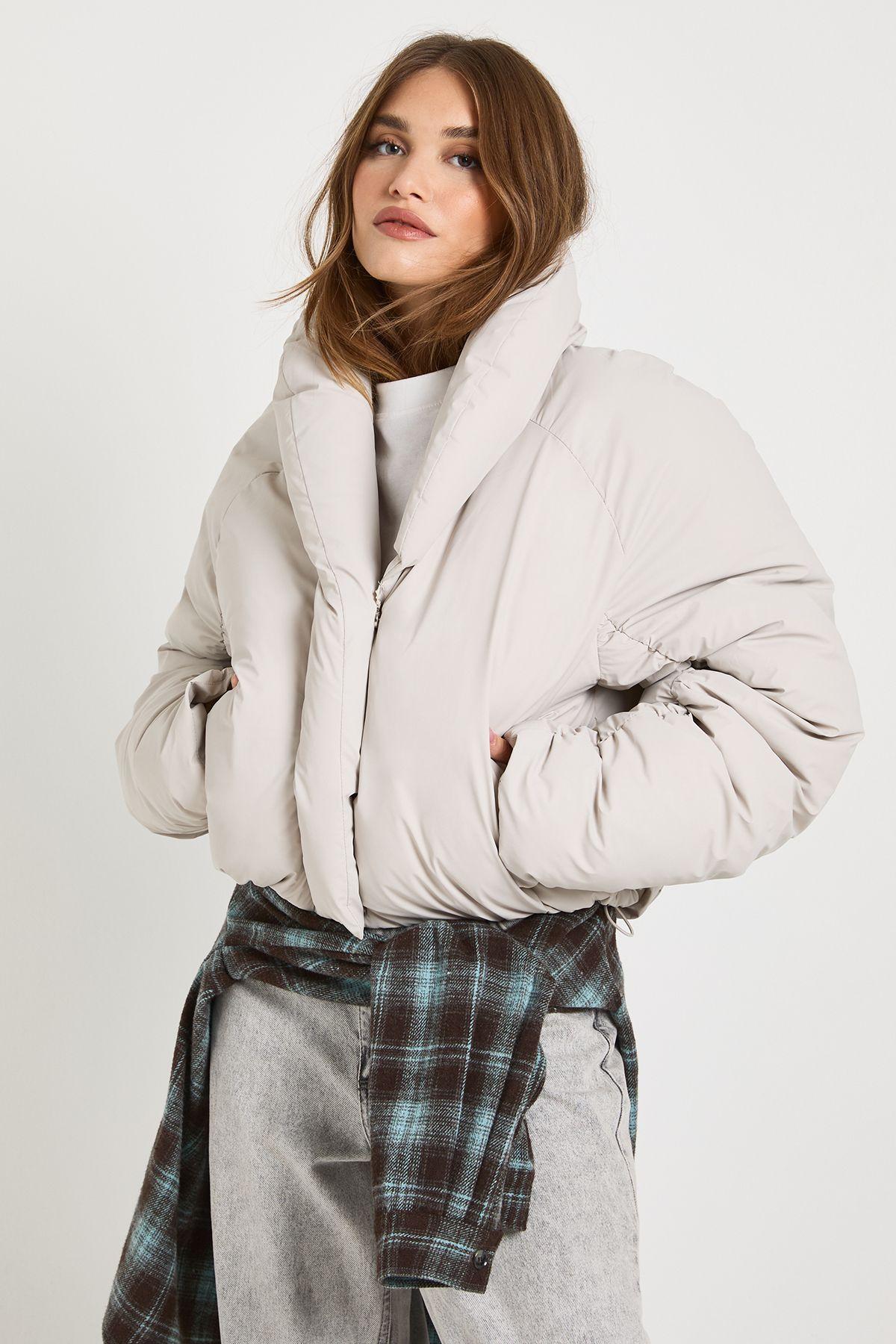 Cropped Puffer Jacket by BOOHOO