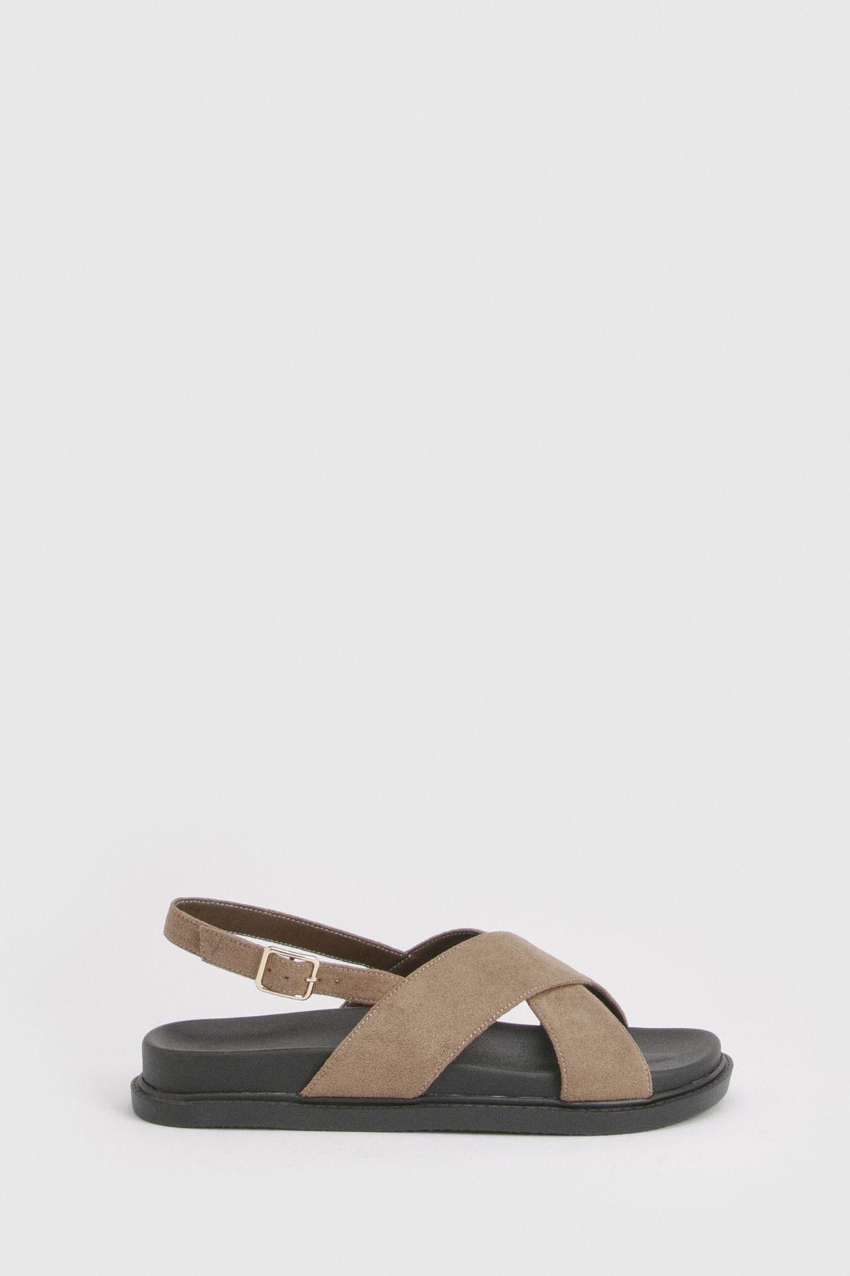Cross Strap Buckle Platform Sandals by BOOHOO