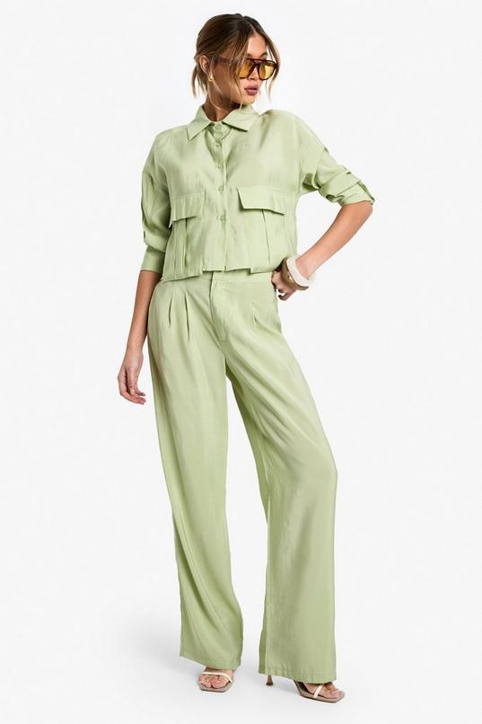 Fluid Tailored Trousers by BOOHOO