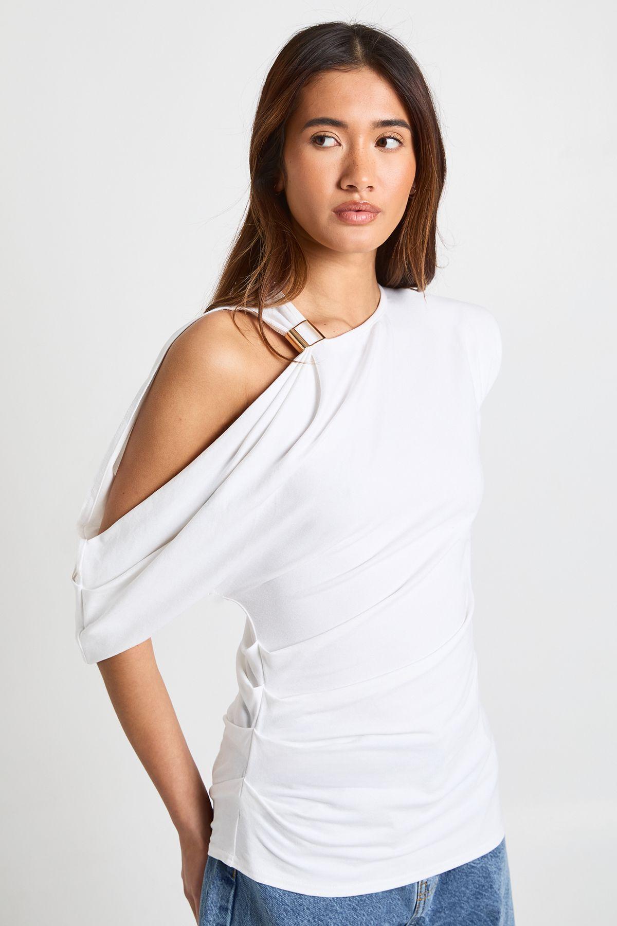Gold Trim One Sleeve T-Shirt by BOOHOO