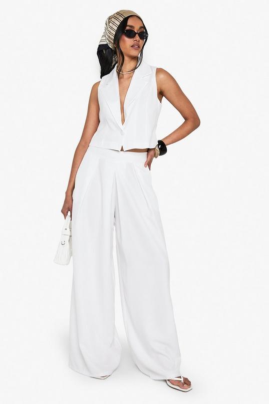 Linen Look Pleat Front Wide Leg Tailored Trousers by BOOHOO