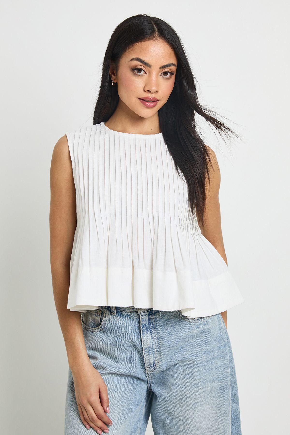Linen Look Pleated Top by BOOHOO