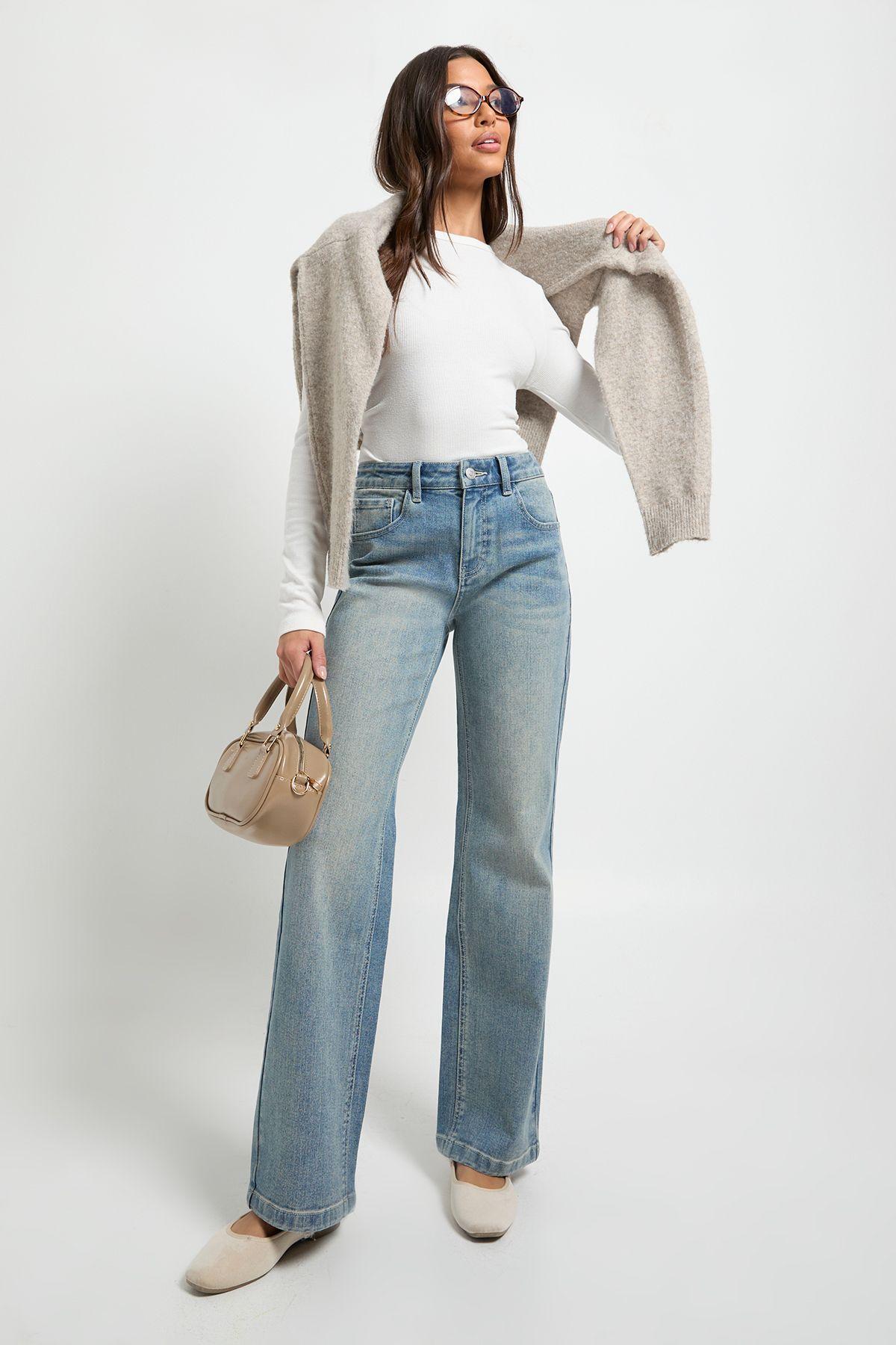 Low Waist Straight Leg Jean by BOOHOO