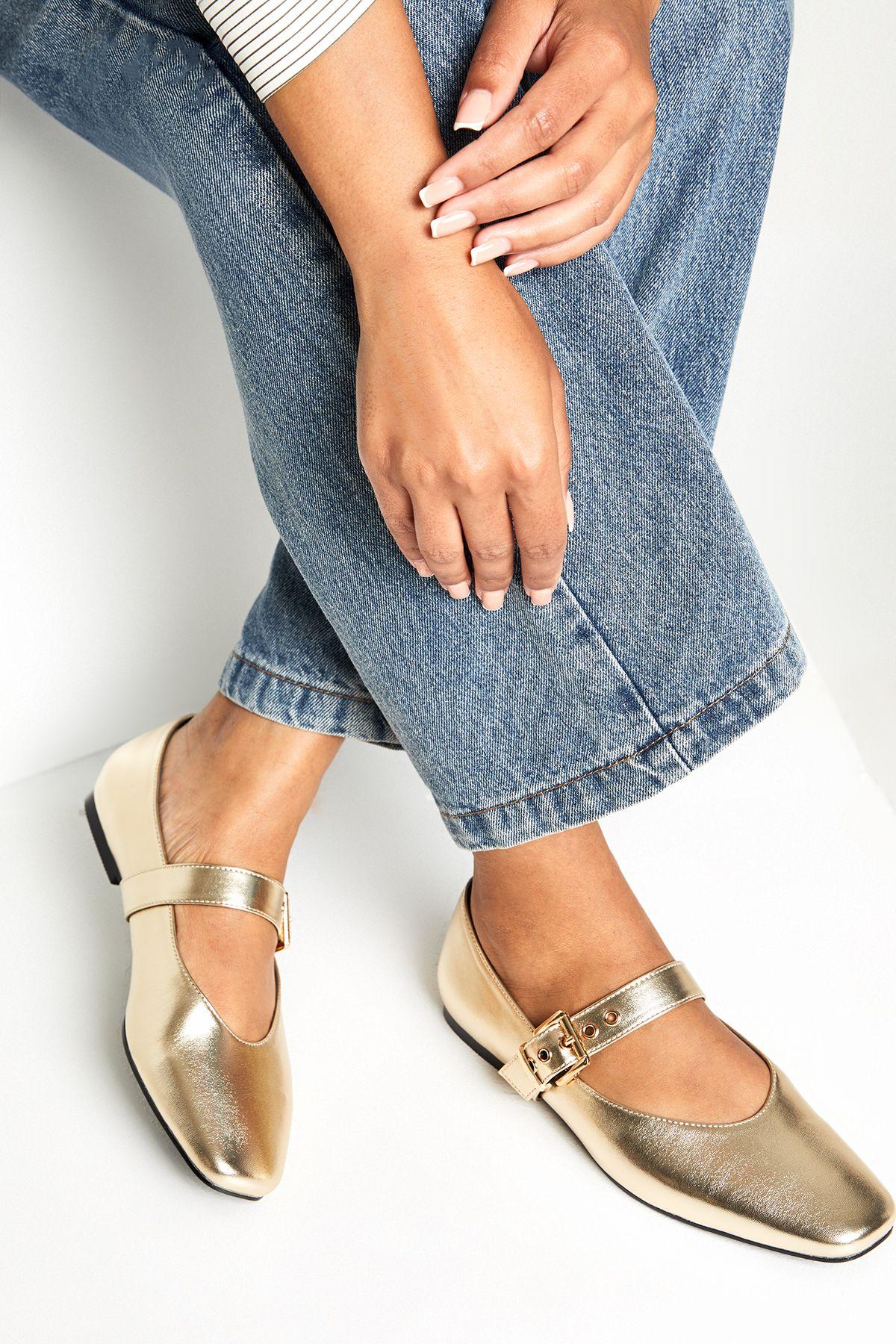 Metallic Buckle Detail Mary Jane Ballet Flats by BOOHOO