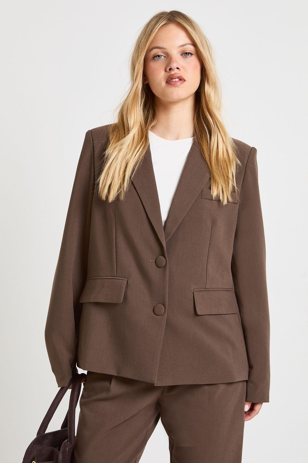 Petite Essential Relaxed Blazer by BOOHOO