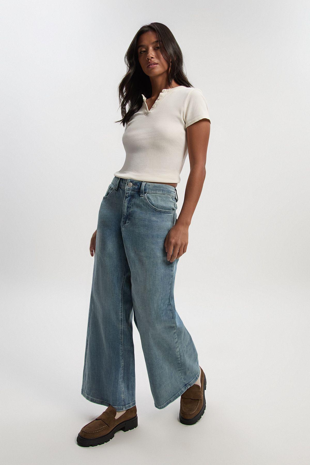 Petite Mid Waist Y2K Wide Leg Jean by BOOHOO