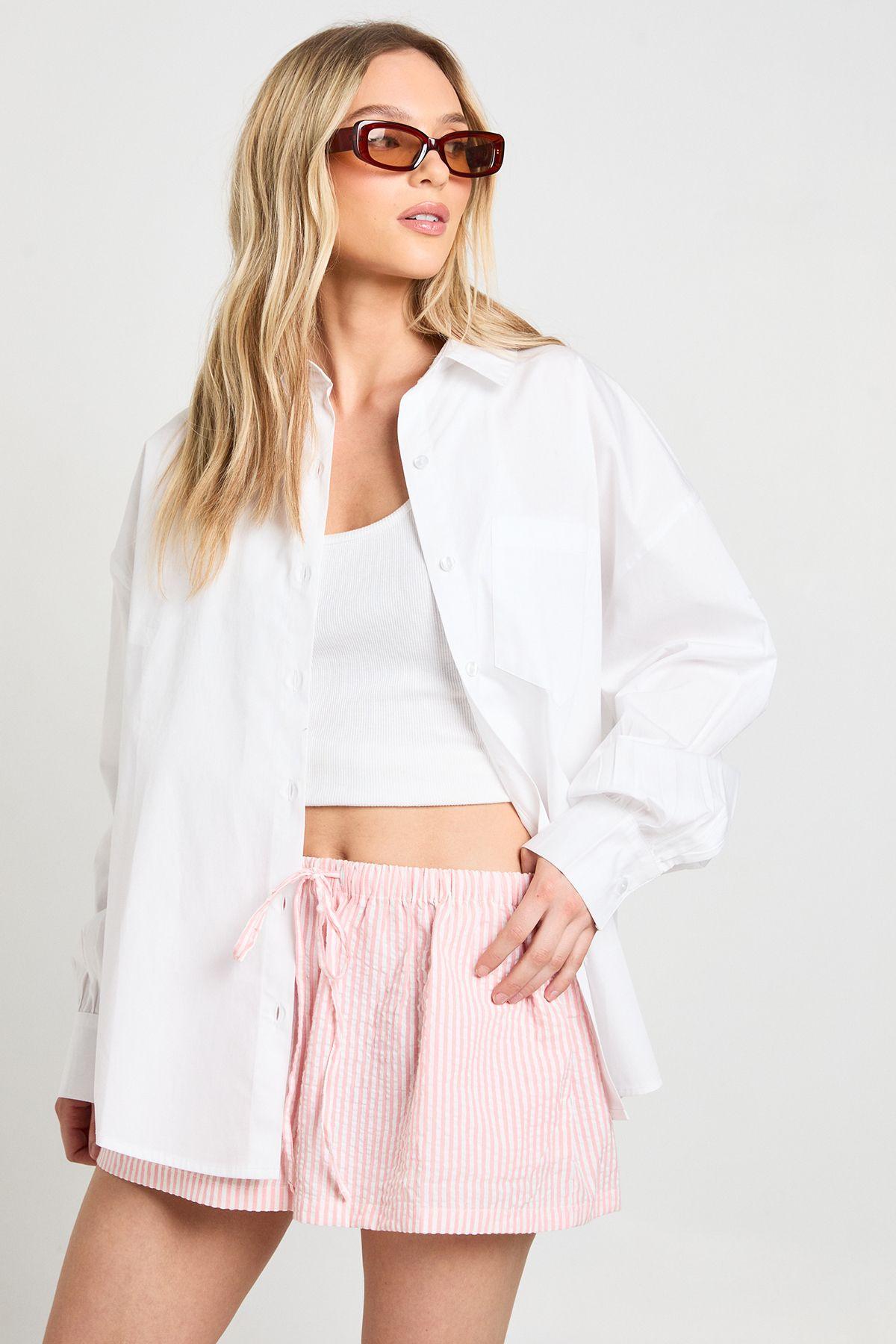 Petite Stripe Seersucker Elasticated Waist Shorts by BOOHOO