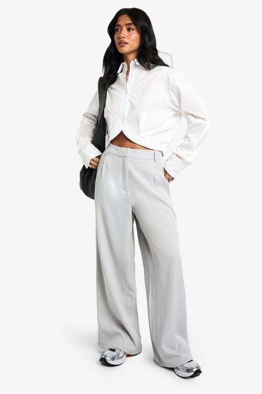 Petite Tailored Wide Leg Trousers by BOOHOO