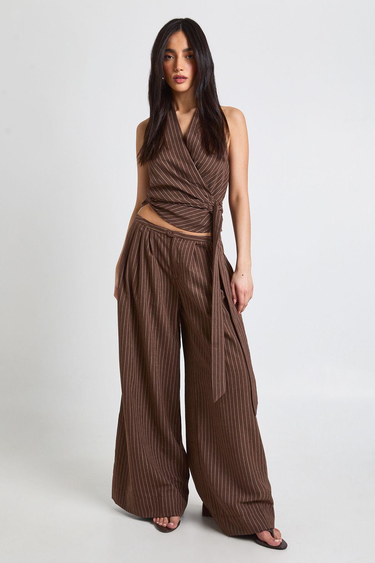 Pleated Wide Leg Peached Stripe Trouser by BOOHOO