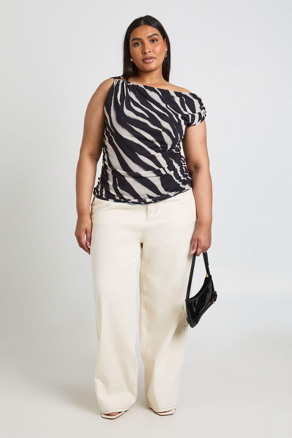 Plus Abstract Asymmetric Ruched Top by BOOHOO