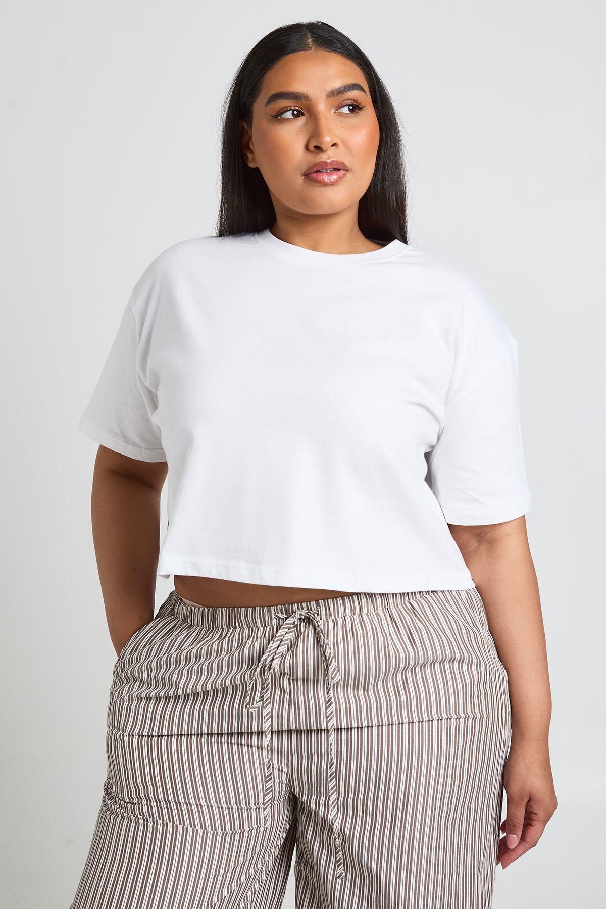 Plus Basic Oversized Boxy Crop T-Shirt by BOOHOO