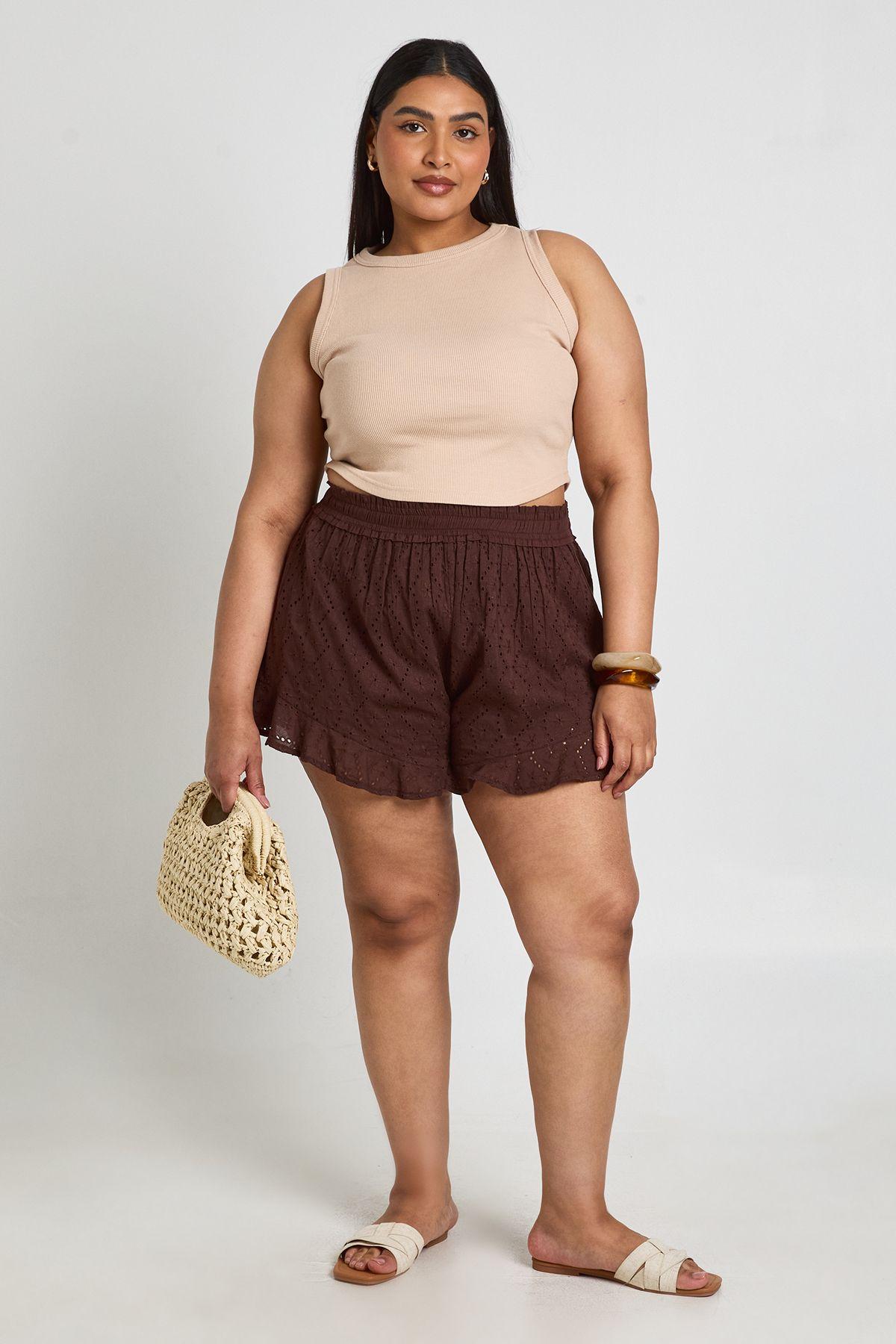 Plus Broiderie Elasticated Waist Flippy Short by BOOHOO