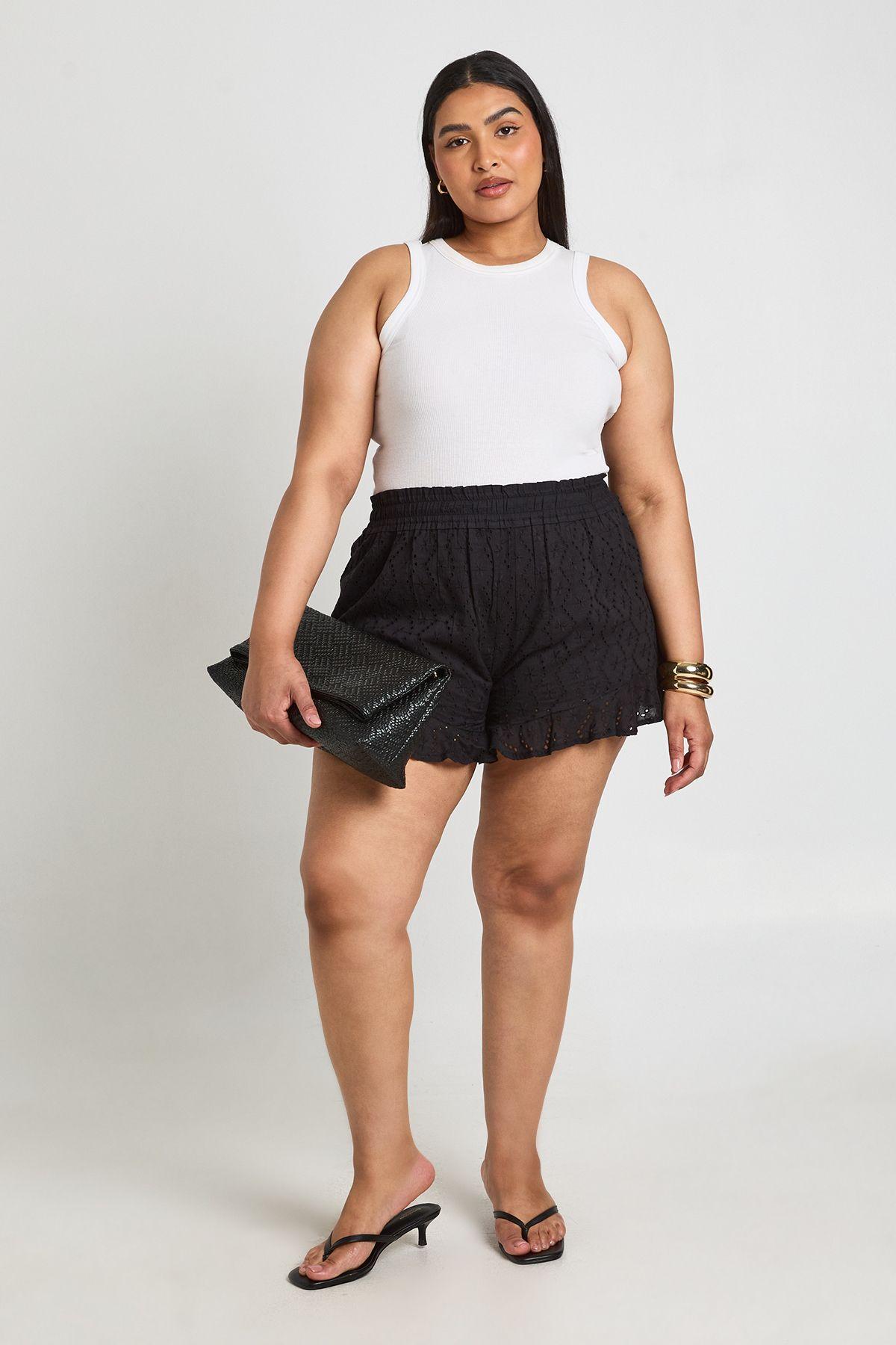 Plus Broiderie Elasticated Waist Flippy Short by BOOHOO