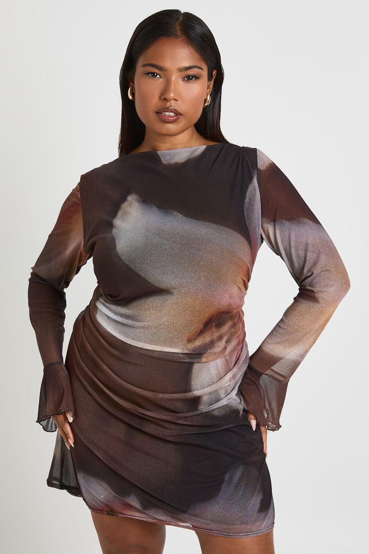 Plus Large Floral Ruched Mini Shift Dress by BOOHOO