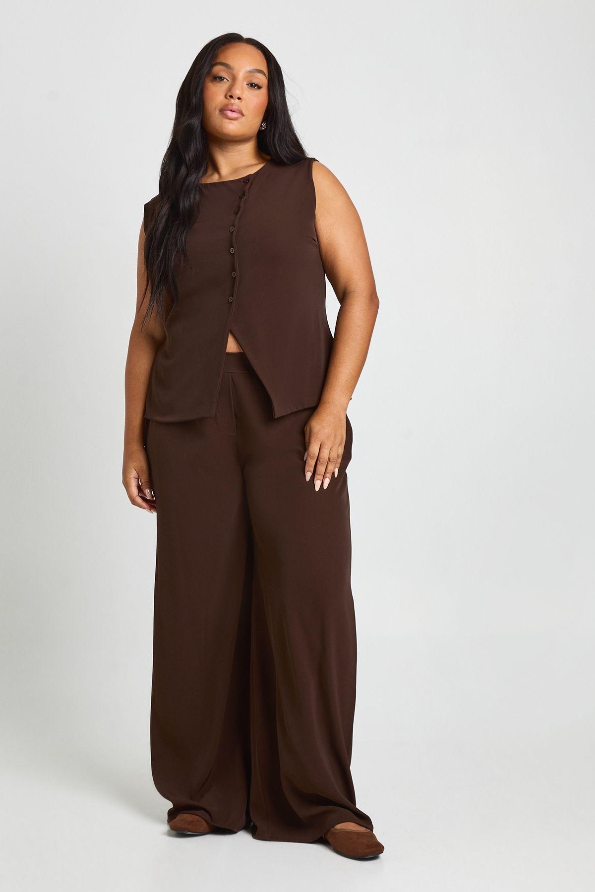 Plus Pleated Tailored Wide Leg Trouser by BOOHOO