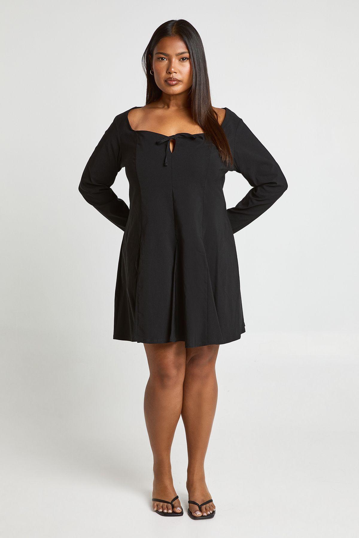 Plus Sweetheart Neckline Godet Skater Dress by BOOHOO