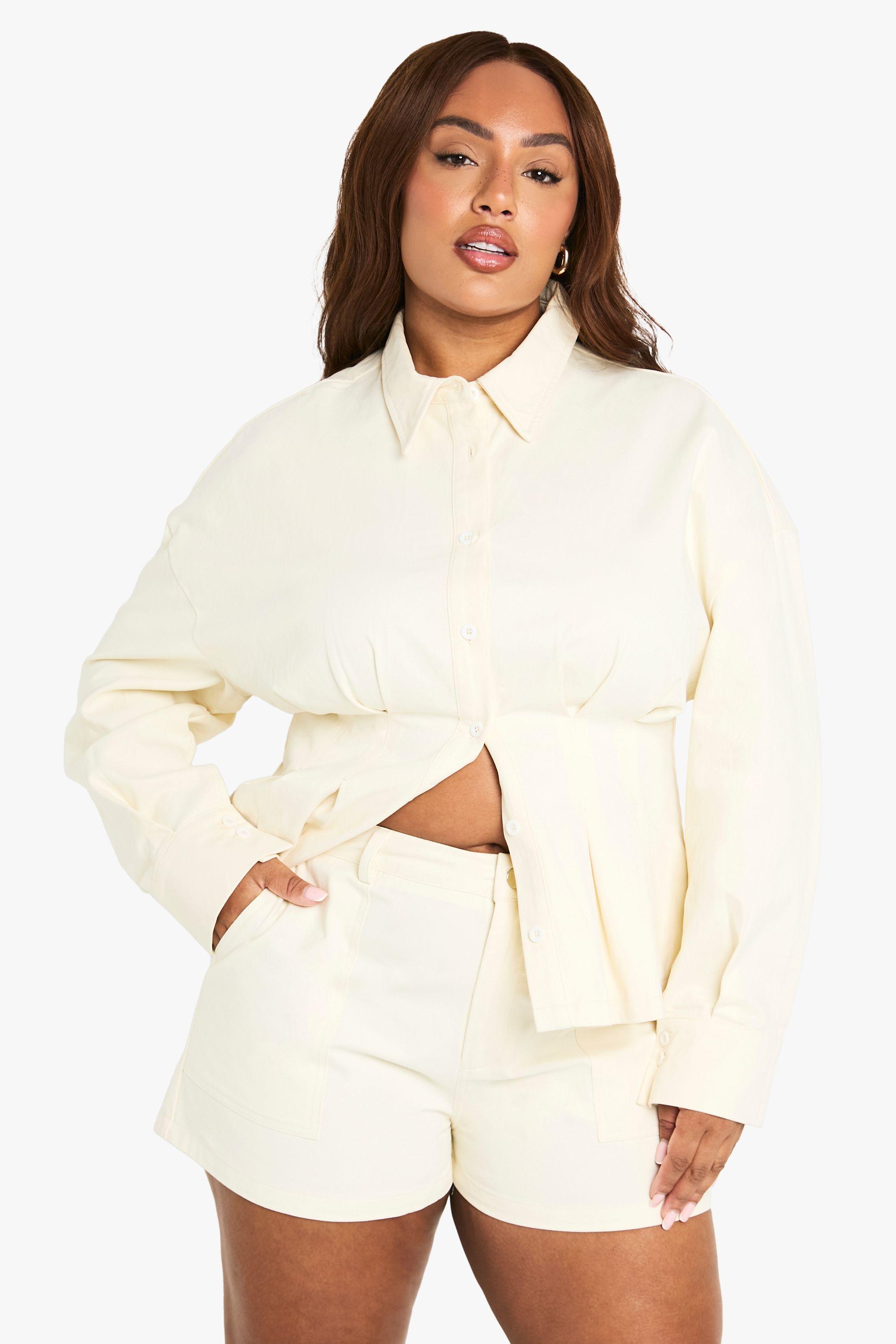 Plus Twill Mom Short by BOOHOO