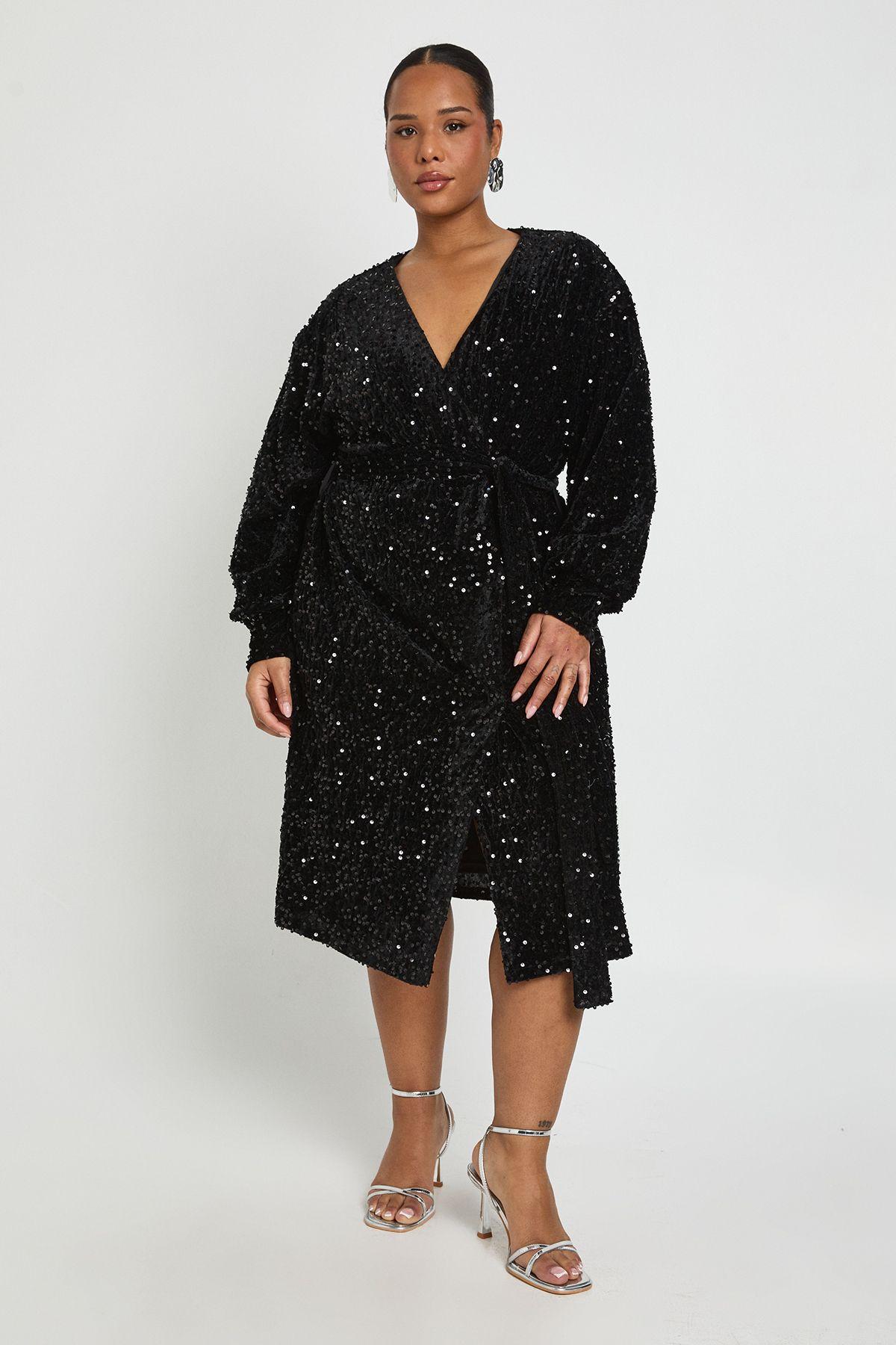 Plus V Neck Wrap Dress by BOOHOO