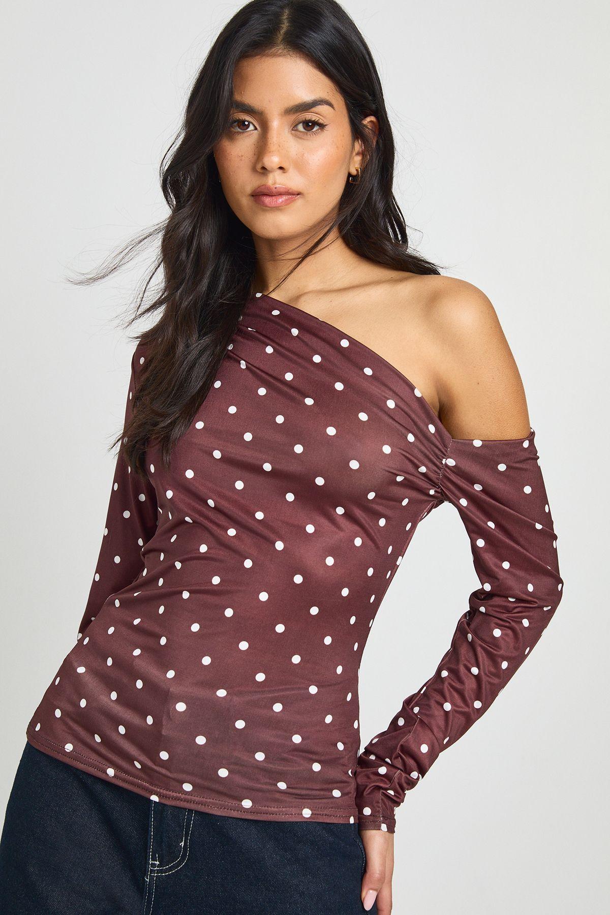 Polka Dot One Shoulder Top by BOOHOO