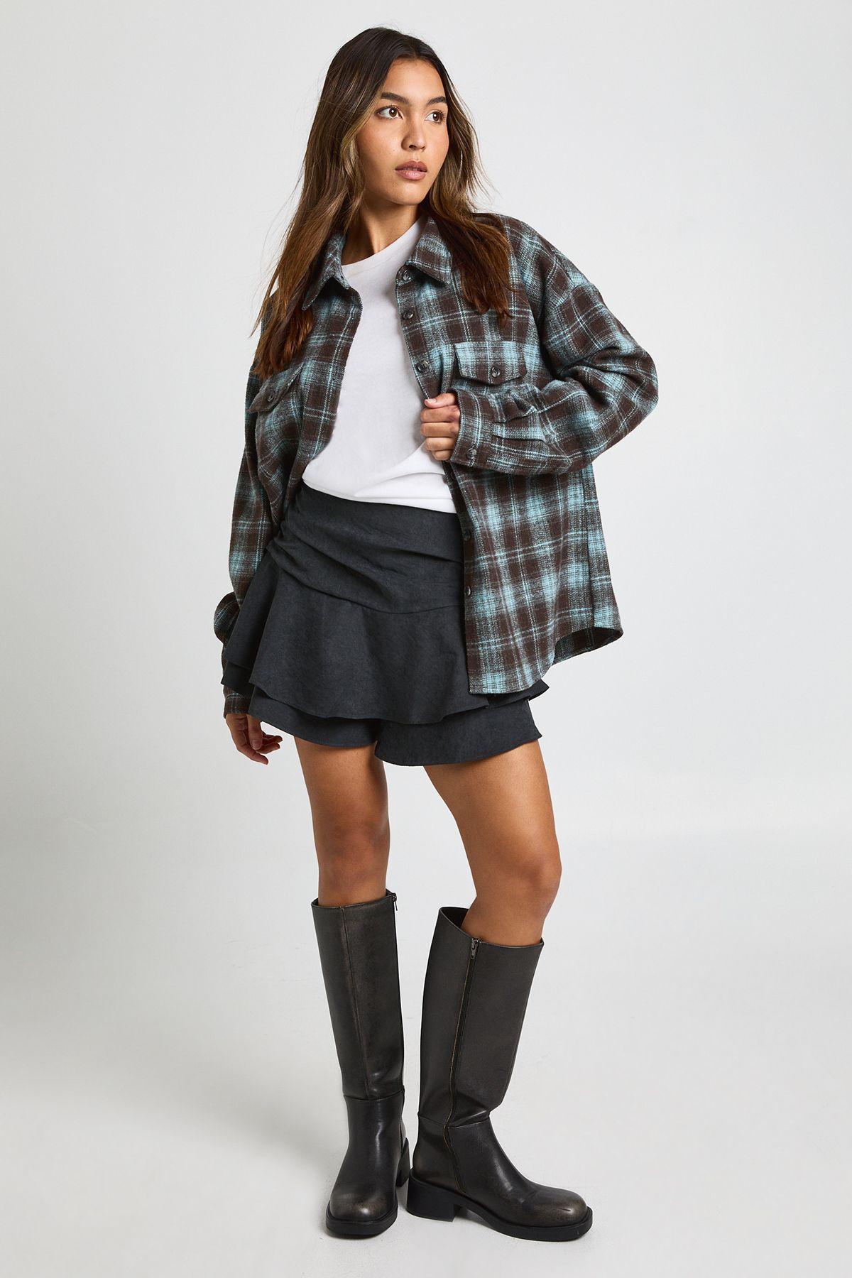 Ruched Textured Ruffle Skort by BOOHOO