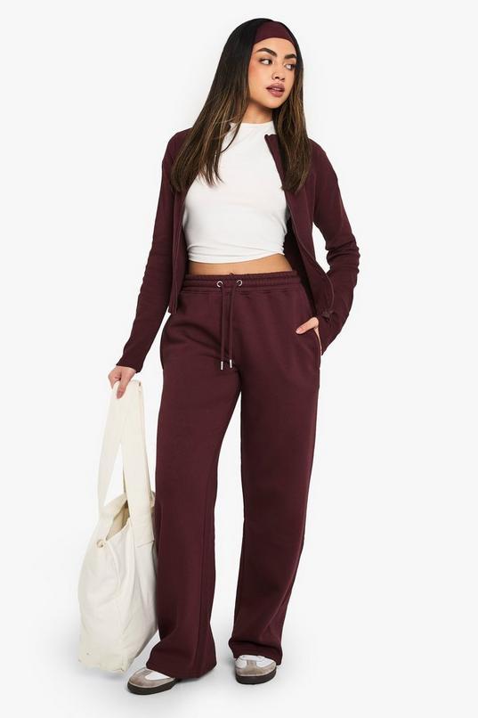 Straight Leg Jogger by BOOHOO