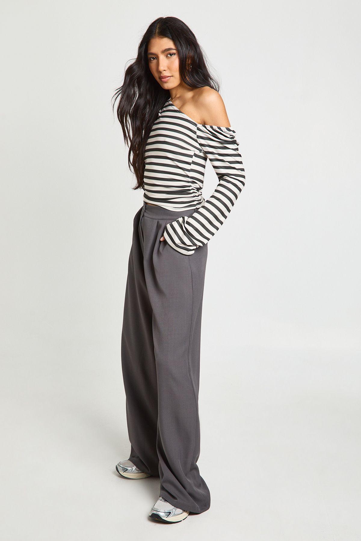 Tall Woven Tailored Pleated Wide Leg Trouser by BOOHOO