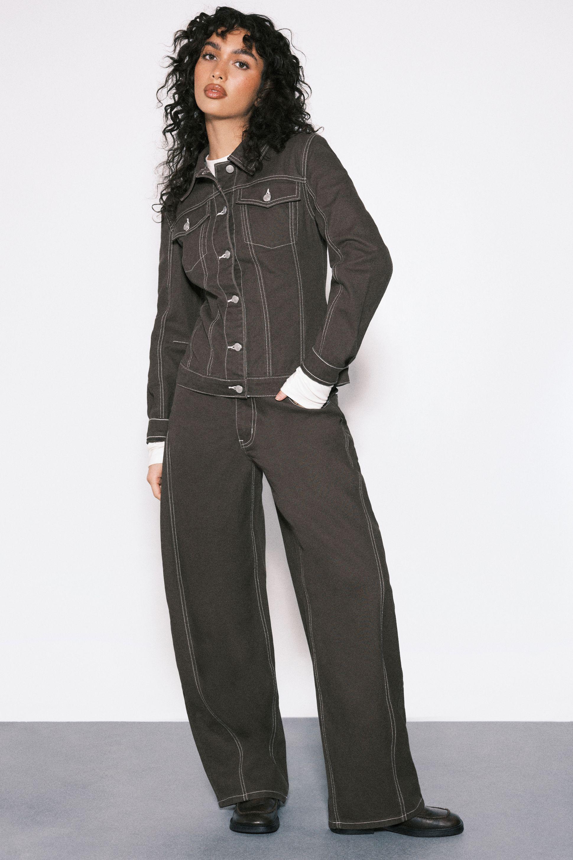 The Mid Waist Barrel Jean by BOOHOO