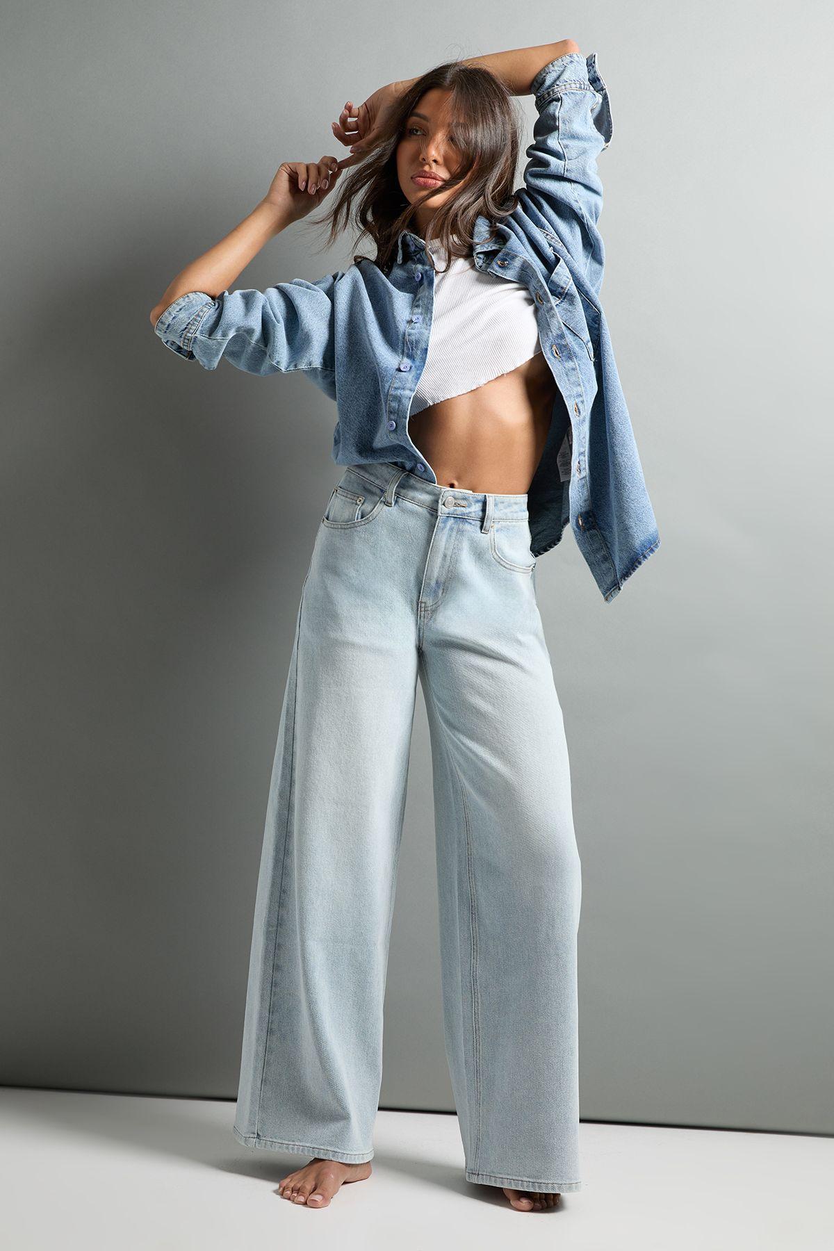 The Mid Waist Wide Leg Jean by BOOHOO The Mid Waist Wide Leg Jean by BOOHOO