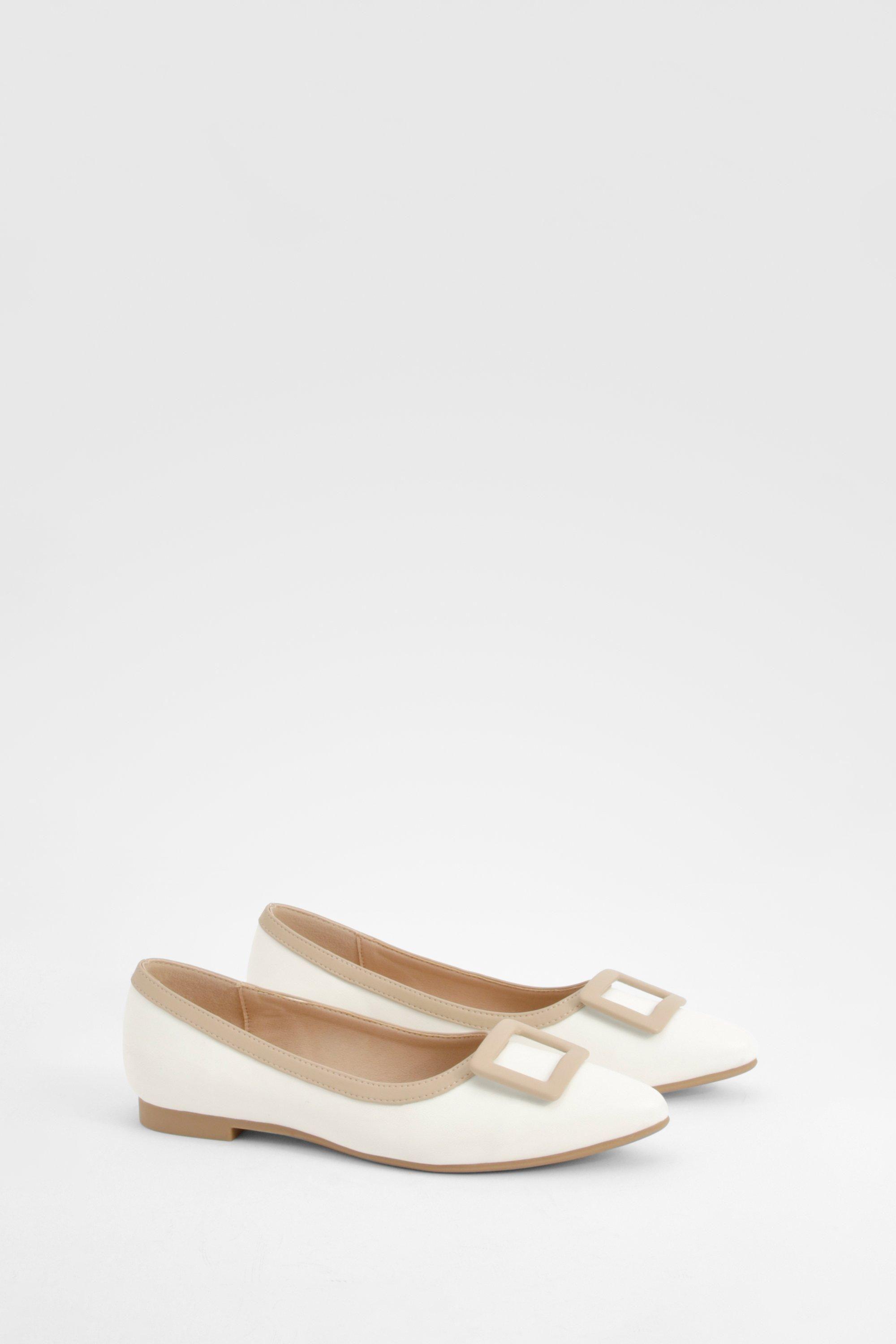 Trim Detail Pointed Ballerina by BOOHOO